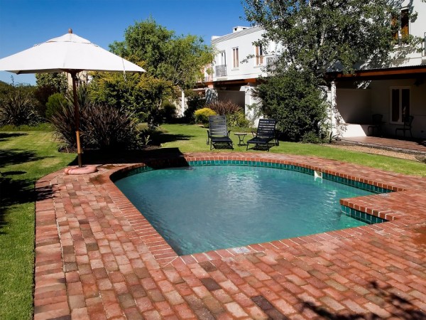 55f193864cb36d1b2f0e6bd2_spier-hotel-stellenbosch-south-africa-pool